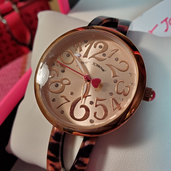 Betsey Johnson Rose Gold Tone Watch NiB - Picture 2 of 7